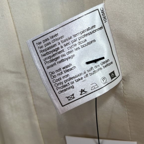 CHANEL Vintage Wool Boucle Long Jacket - Picture 7 of 16